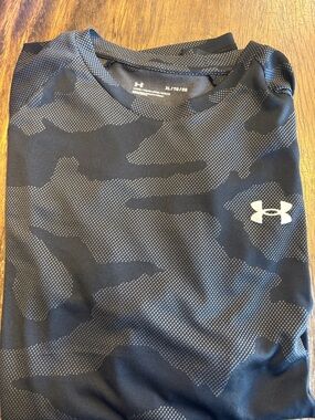 Under Armour Black Camo Performance Tee with White Logo. Men XL